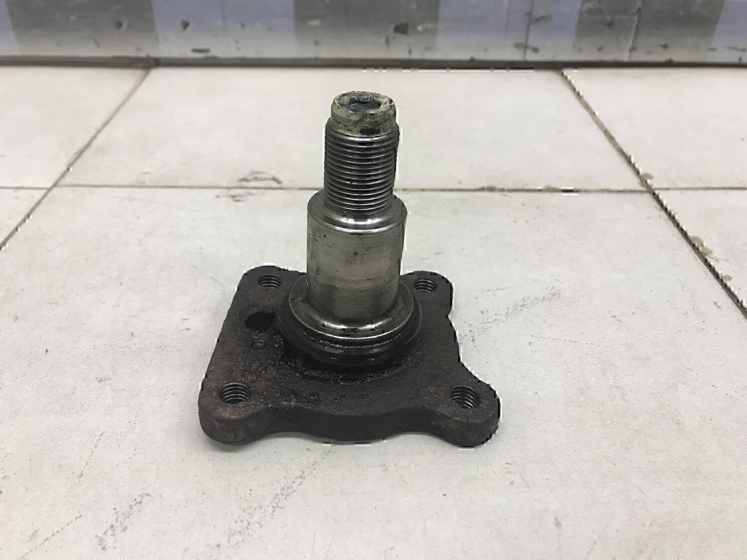 Цапфа левая FORD Focus I 1998-2004