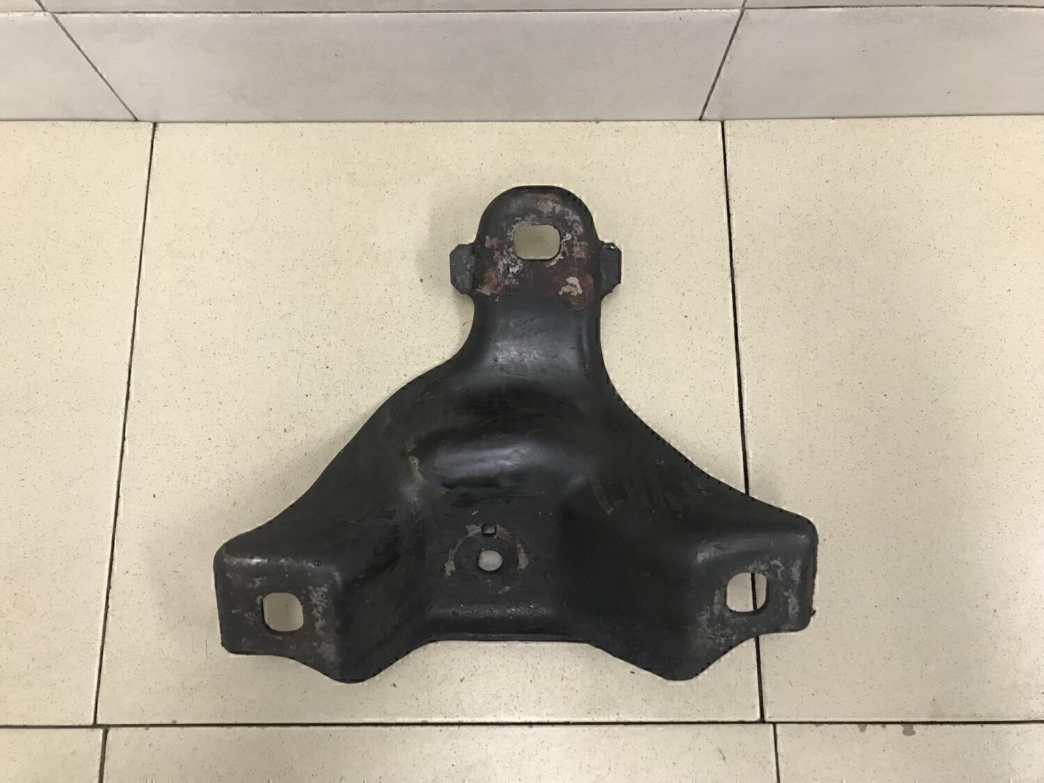 Кронштейн двигателя правый FORD Focus I 1998-2004