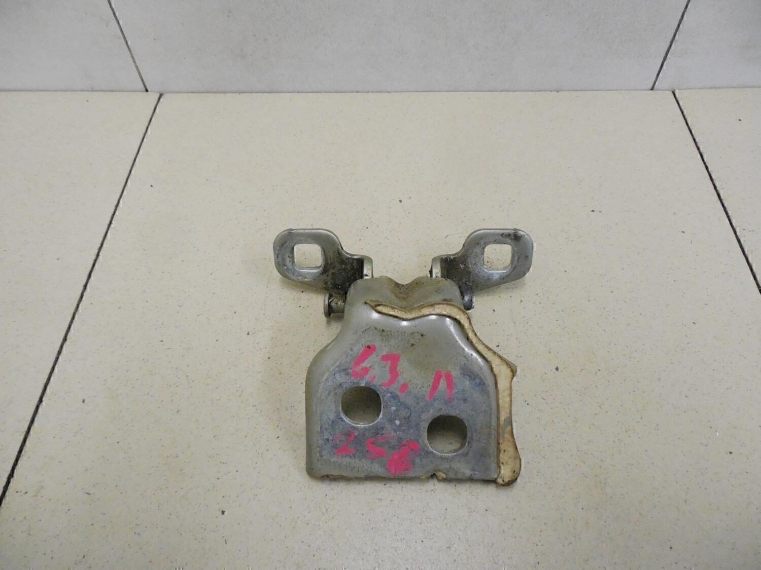 Петля двери задней левой верхняя RENAULT Duster 2012>