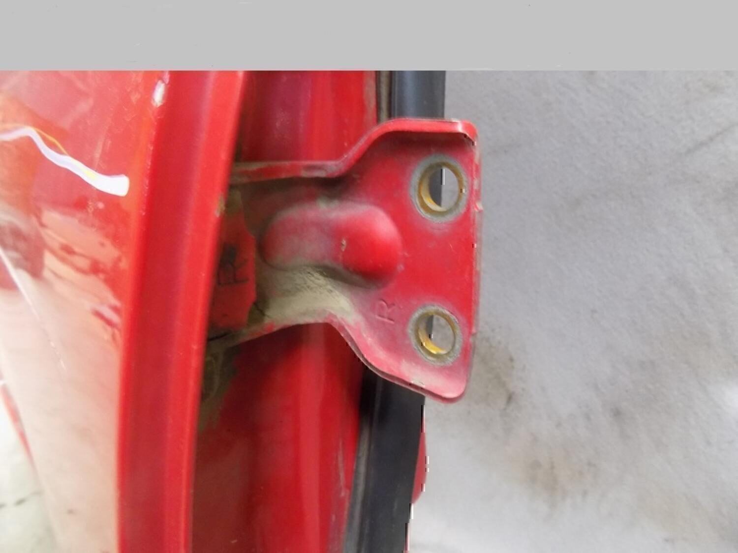 Петля двери задней правой верхняя MAZDA 626 (GE) 1992-1997