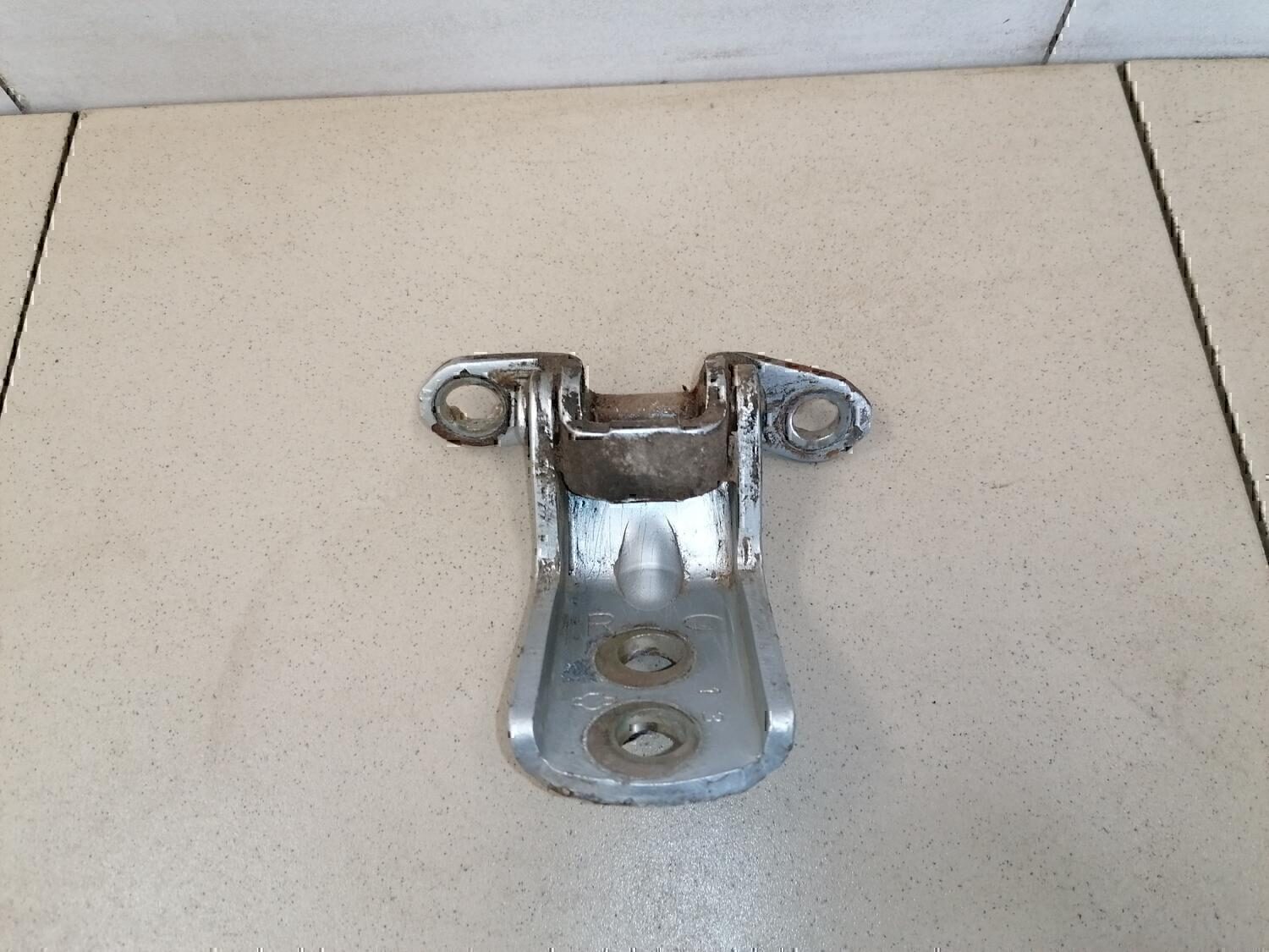 Петля двери NISSAN Almera N16 2000-2006