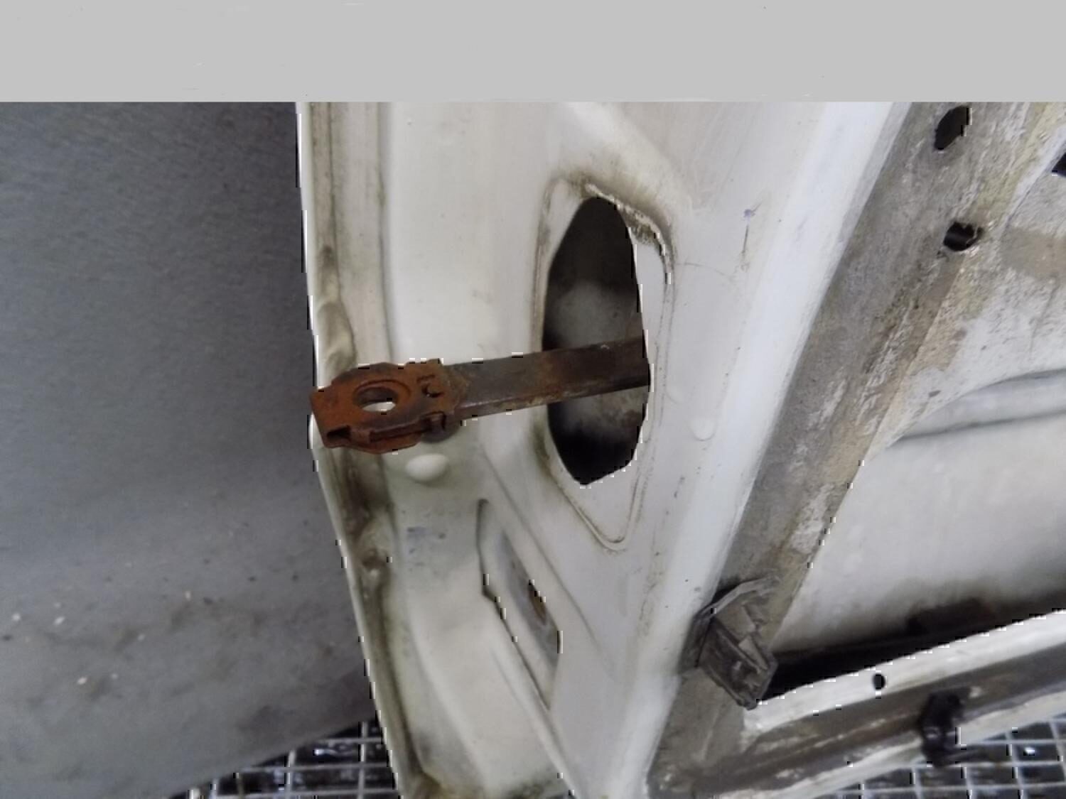 Ограничитель двери VW Passat [B3] 1988-1993