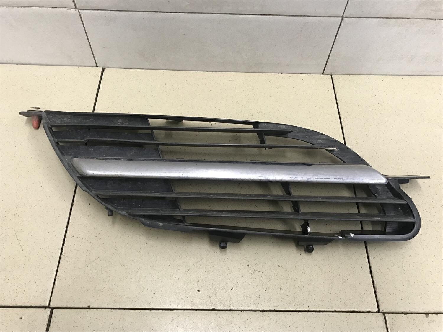 Решетка радиатора правая NISSAN Almera Tino 2000-2006