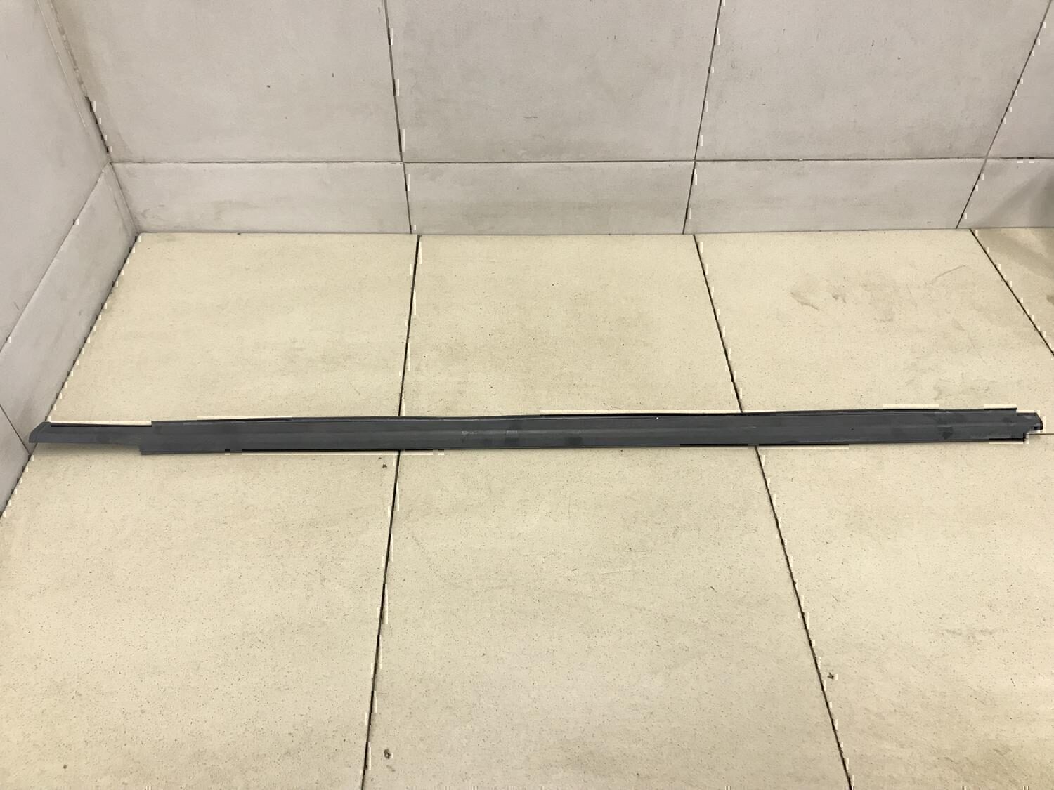 Накладка стекла переднего левого VAZ LADA VESTA 2015>