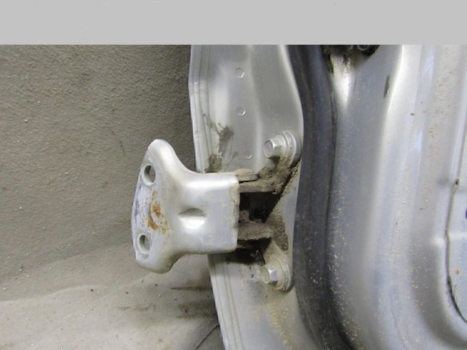 Петля двери задней правой нижняя Chevrolet Lanos 2004-2010