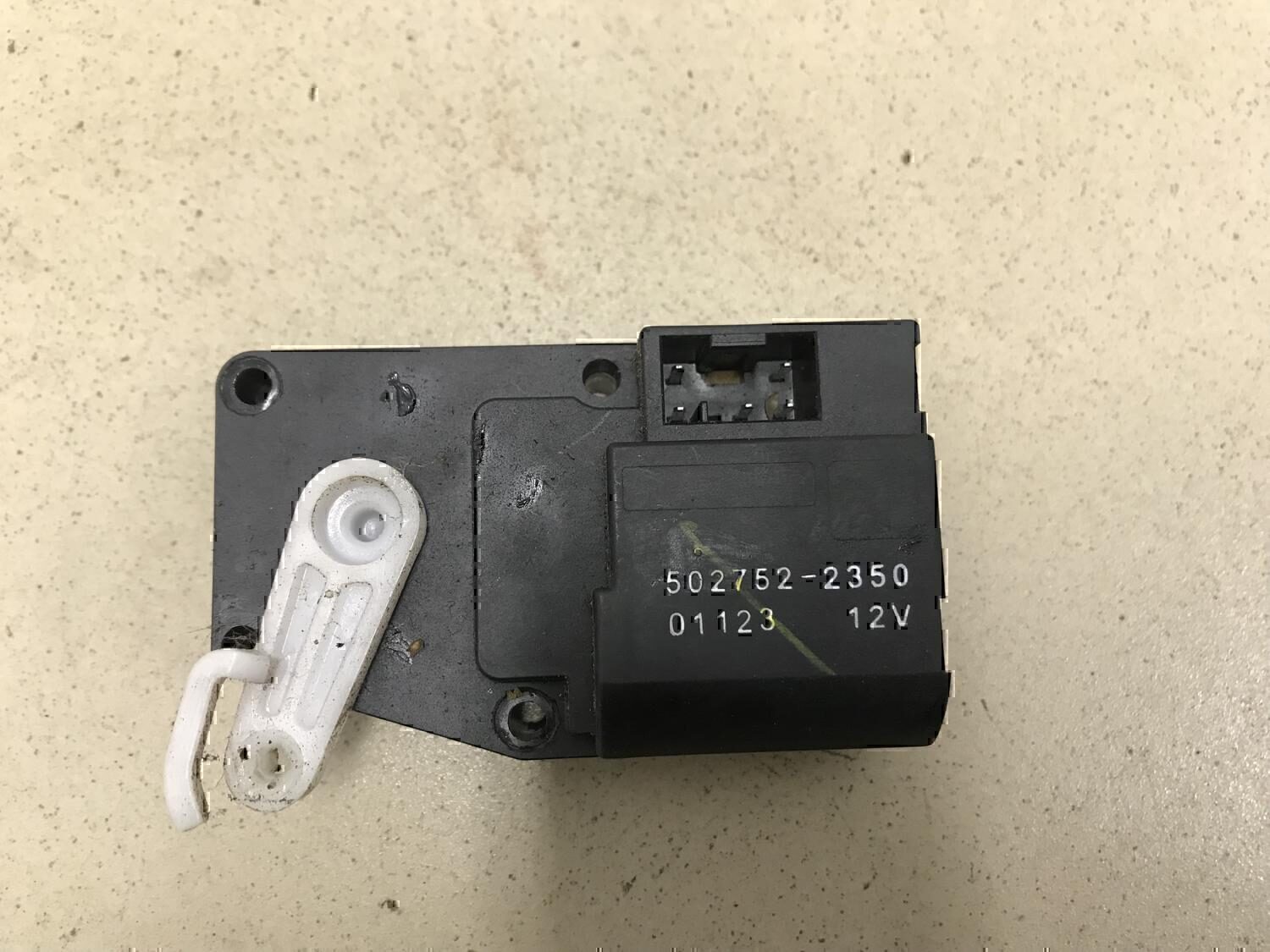 Моторчик заслонки отопителя MITSUBISHI L200 (KB) 2006-2016