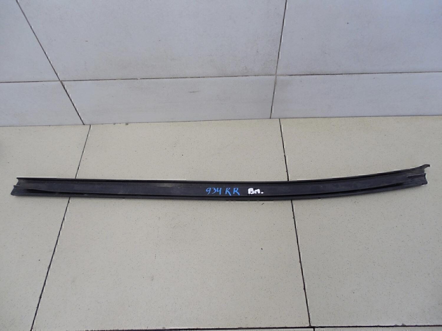 Накладка стекла заднего правого MITSUBISHI L200 (KB) 2006-2016