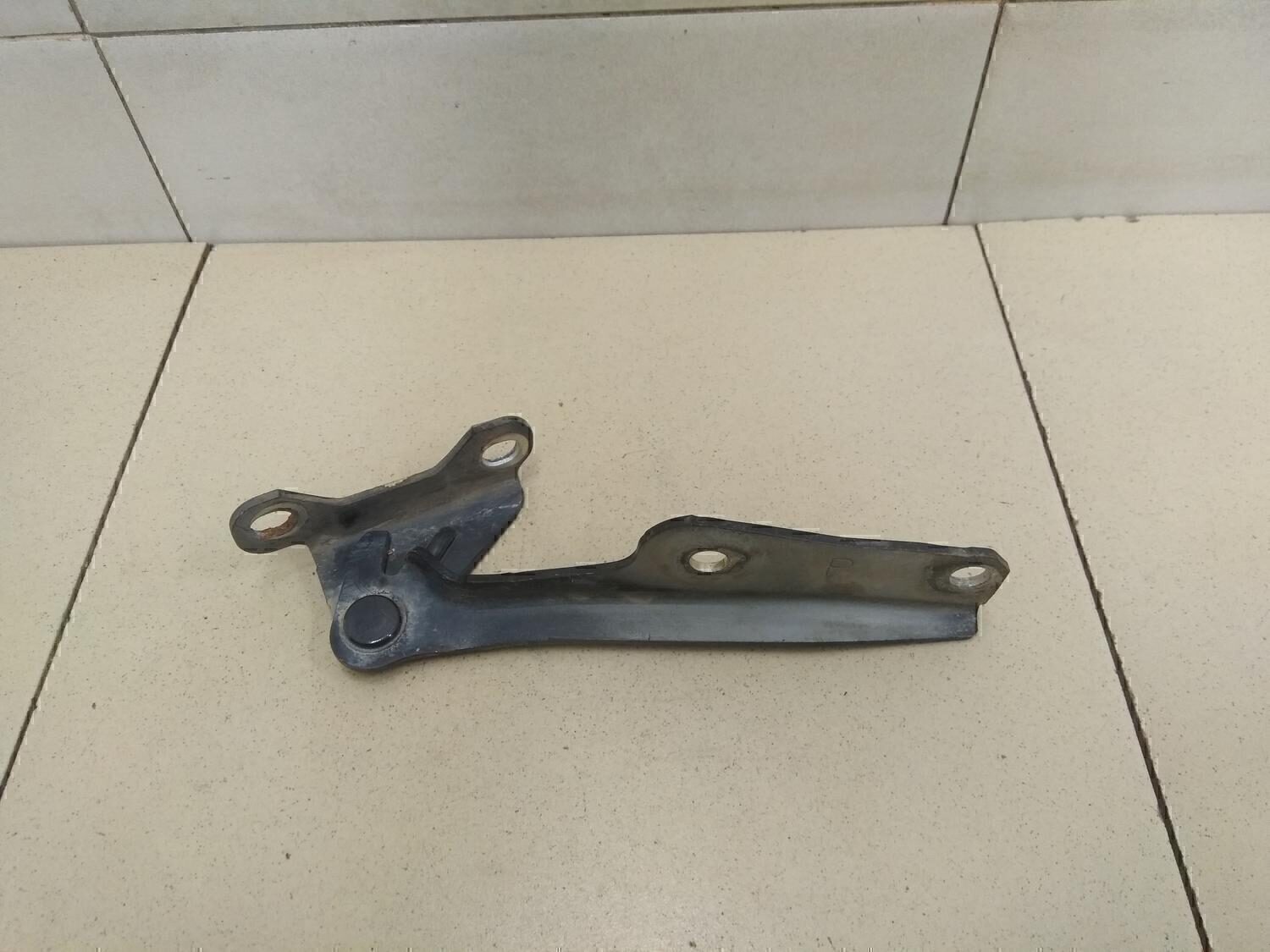 Петля капота правая MITSUBISHI L200 (KB) 2006-2016