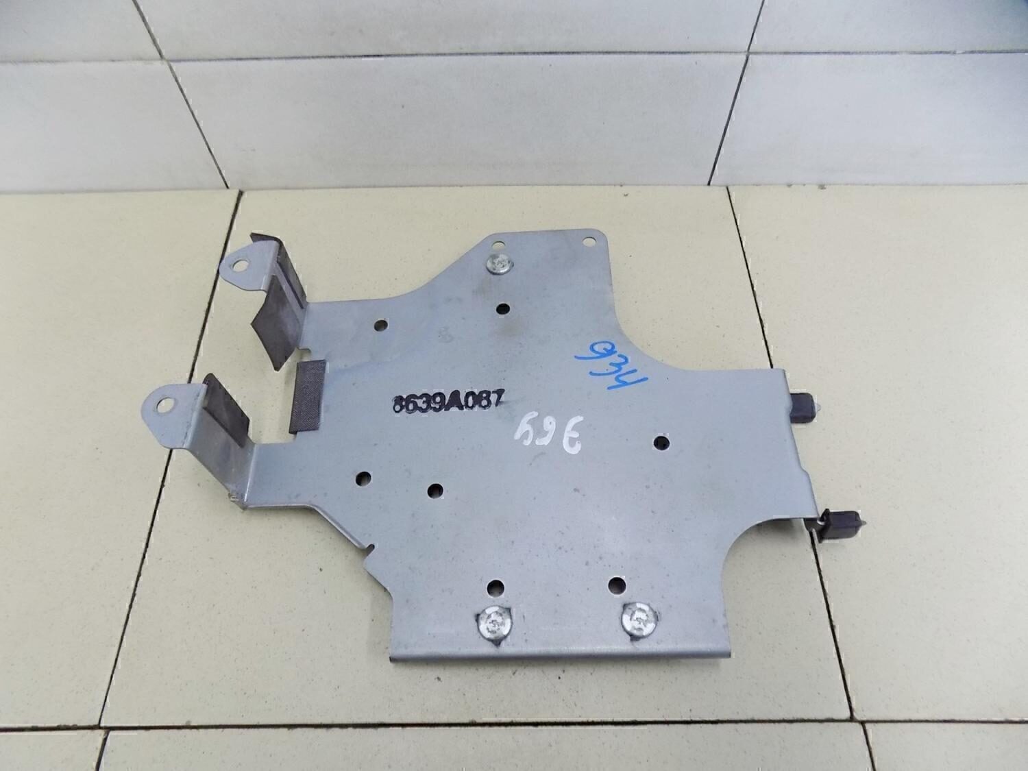 Кронштейн блока управления двигателем MITSUBISHI L200 (KB) 2006-2016