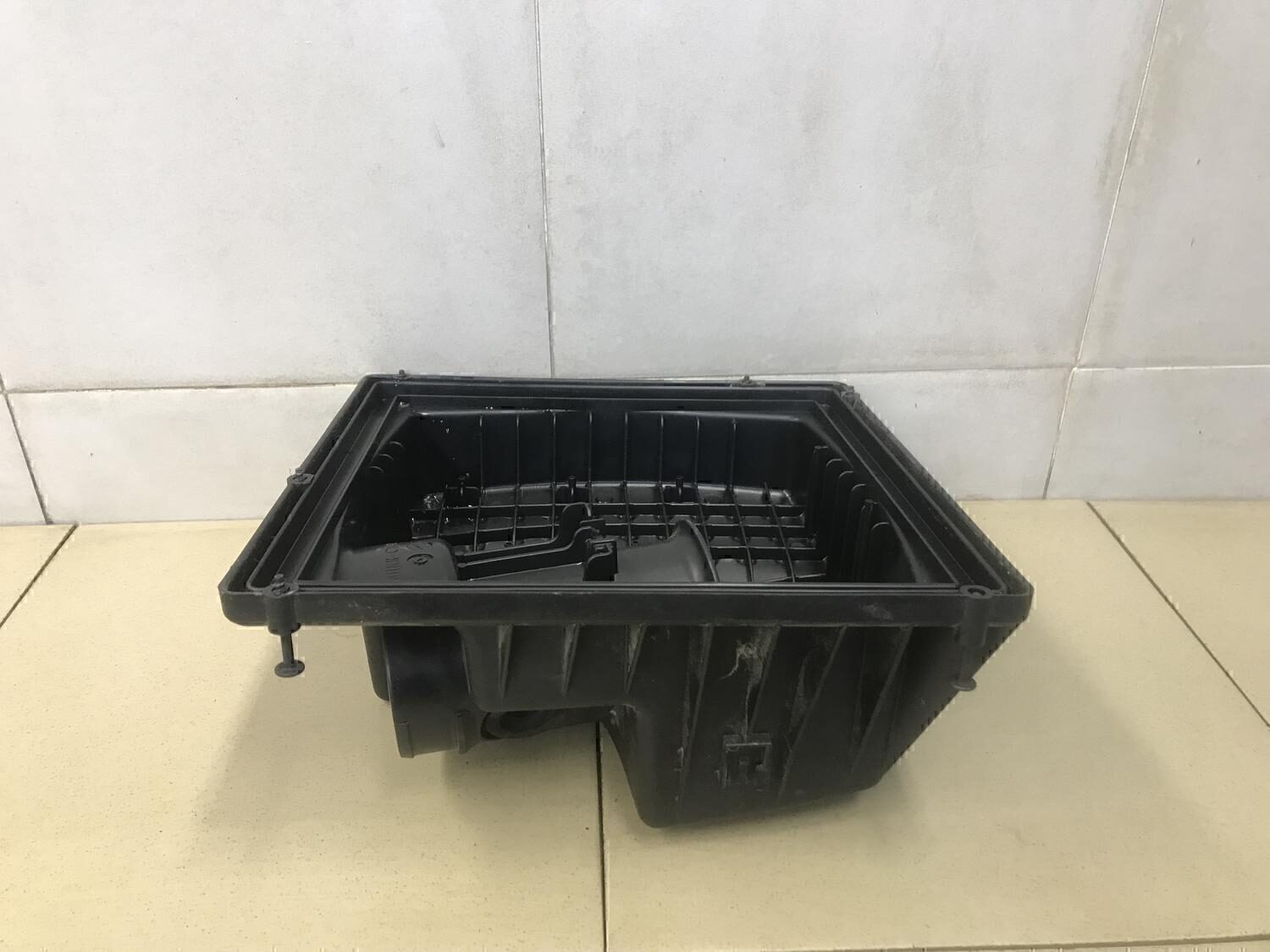 Корпус воздушного фильтра Chevrolet Cruze 2009-2016