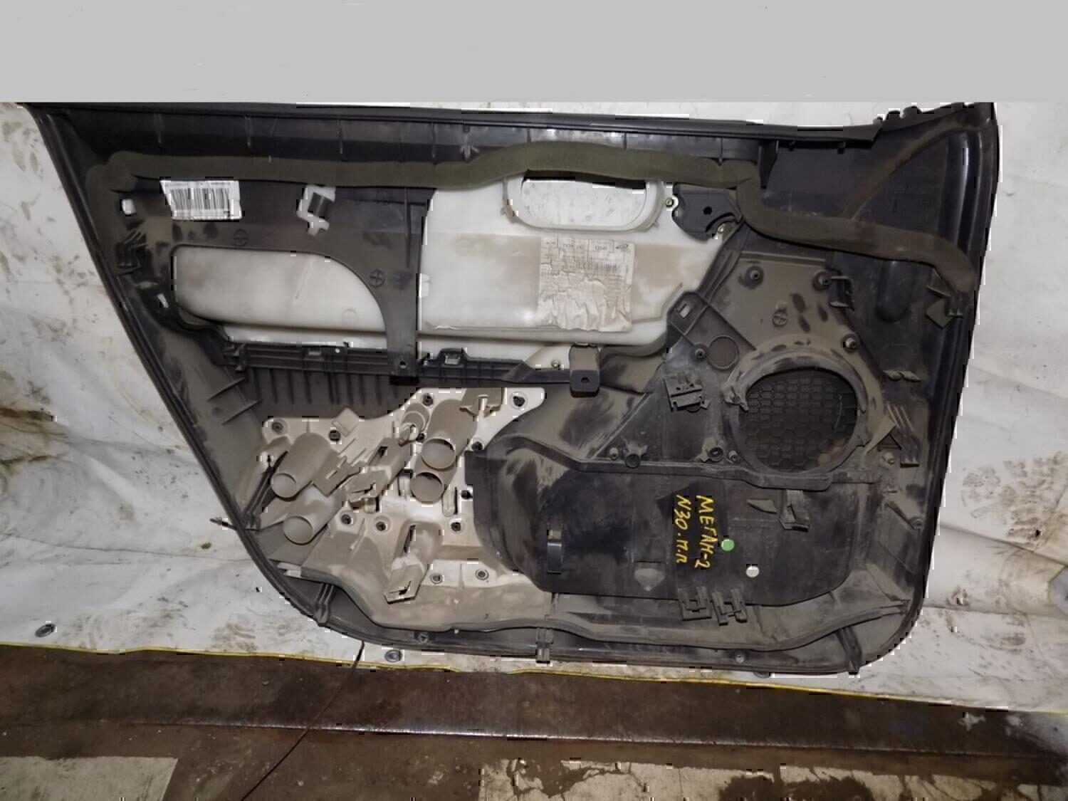 Обшивка двери передней правой RENAULT Megane II 2002-2009