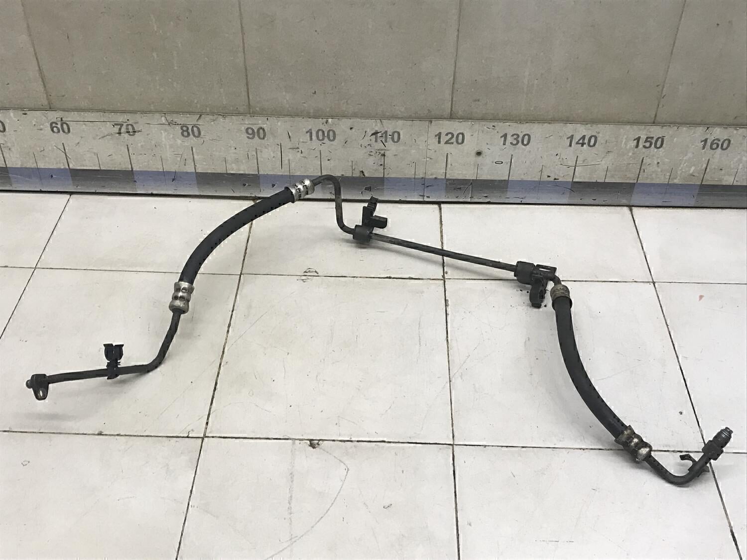 Трубка гур дастер 2. Трубка гидроусилителя рено дастер. Шланг гур рено дастер 1. Шланг гидроусилителя руля рено дастер 2. Трубка высокого давления гура рено дастер.