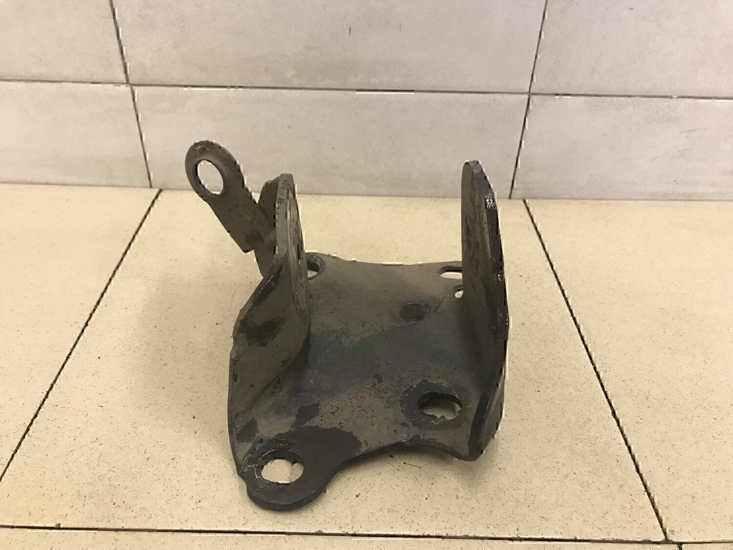 Кронштейн задней балки