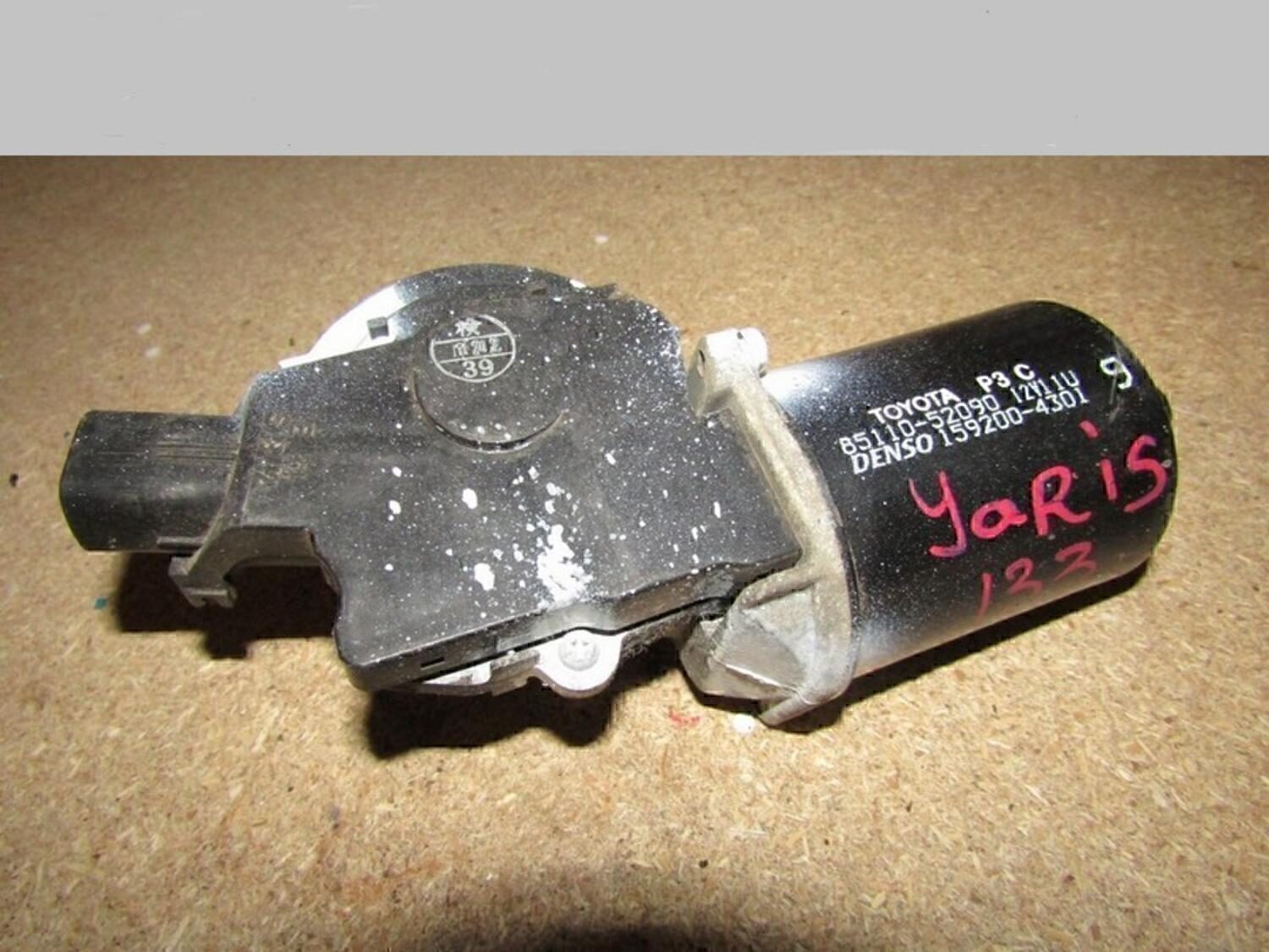 Моторчик стеклоочистителя передний TOYOTA Yaris Verso 1999-2005