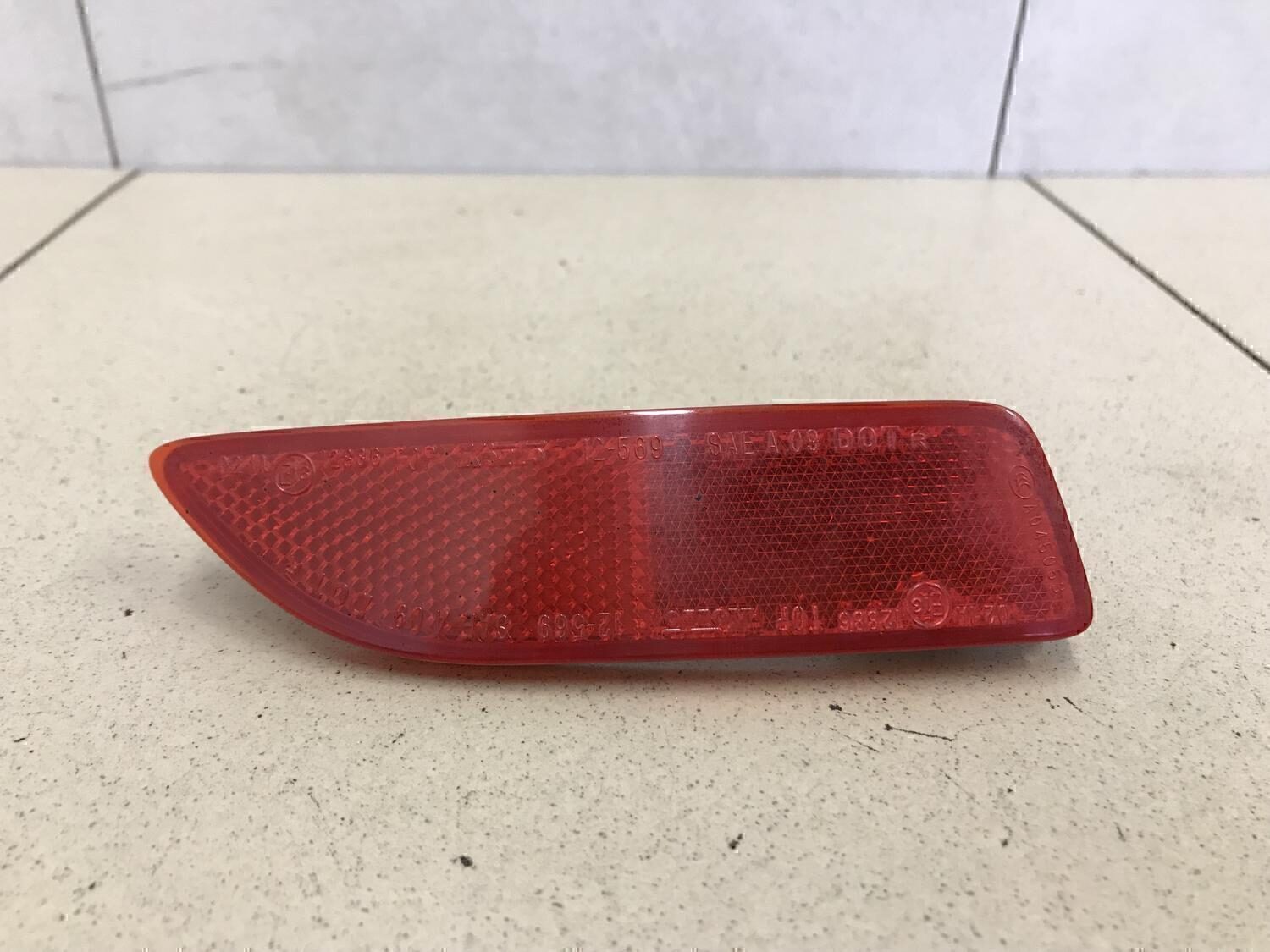 Отражатель в бампер правый TOYOTA Corolla E15 2006-2013