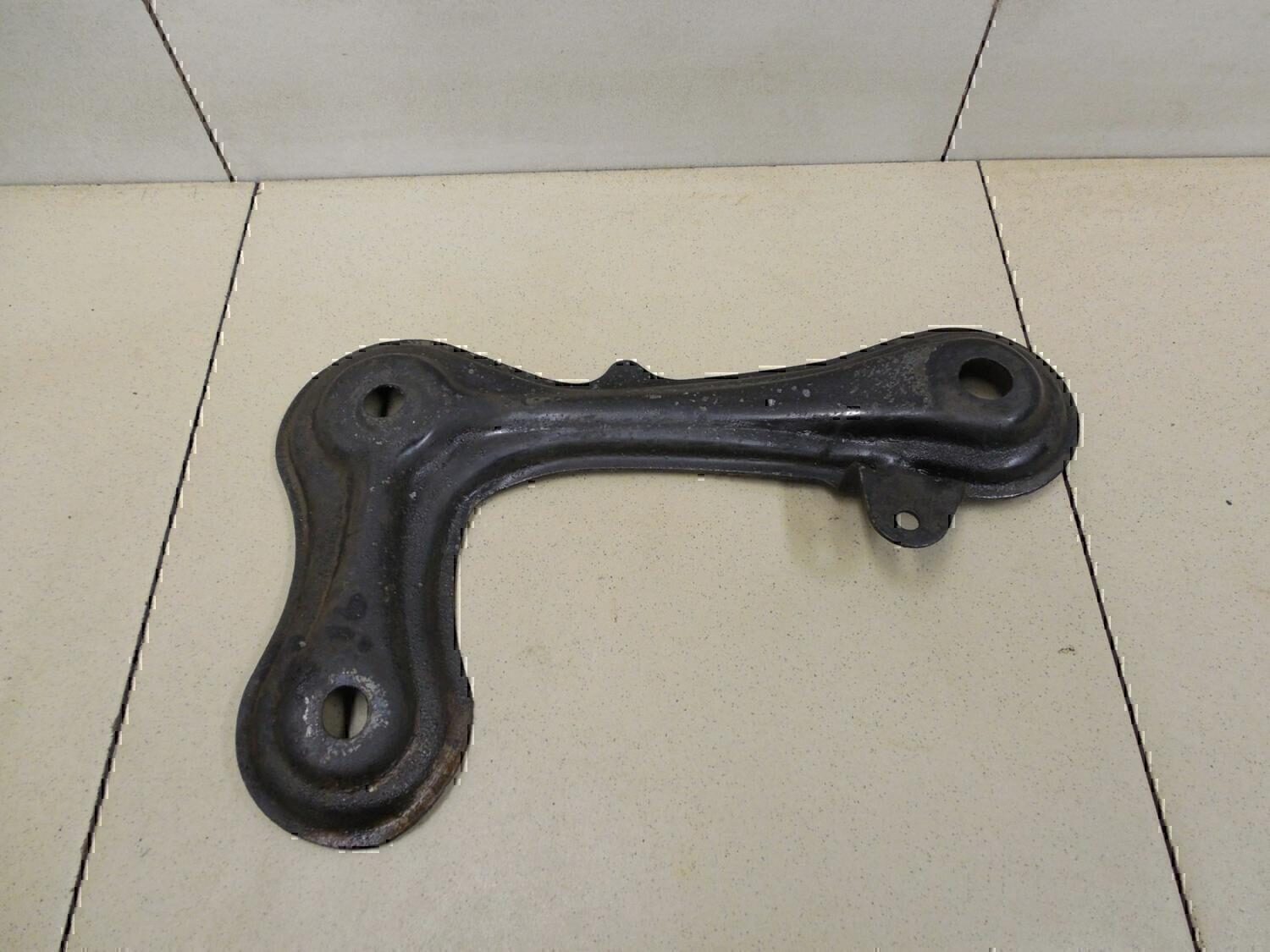 Кронштейн передней балки TOYOTA Corolla E15 2006-2013
