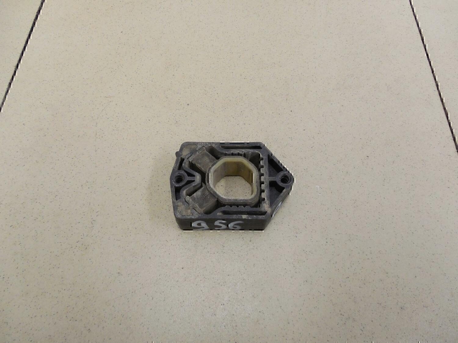 Кронштейн радиатора SKODA Octavia (A7) 2013>