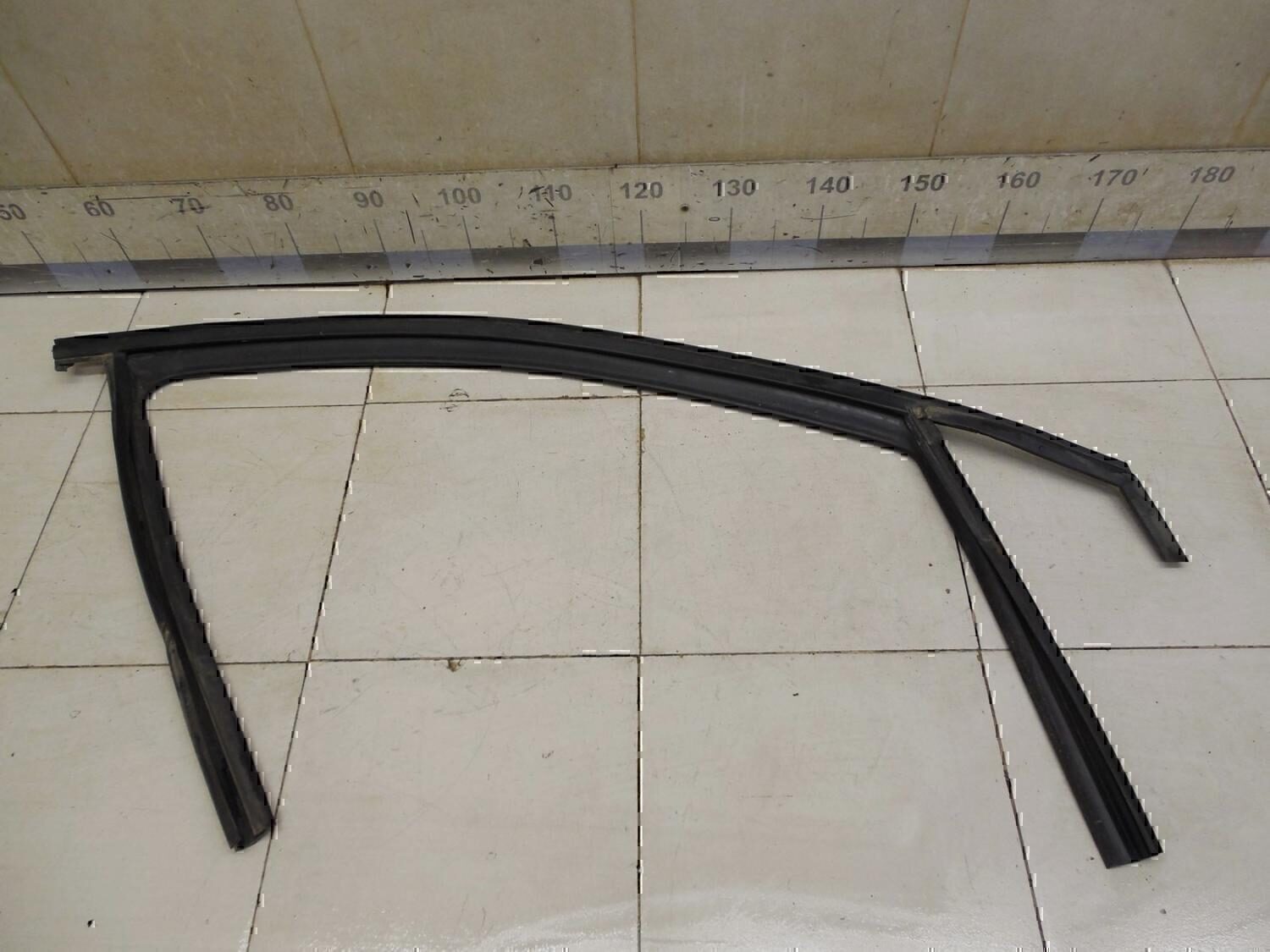 Уплотнитель стекла двери Chery Bonus (A13) 2011-2014