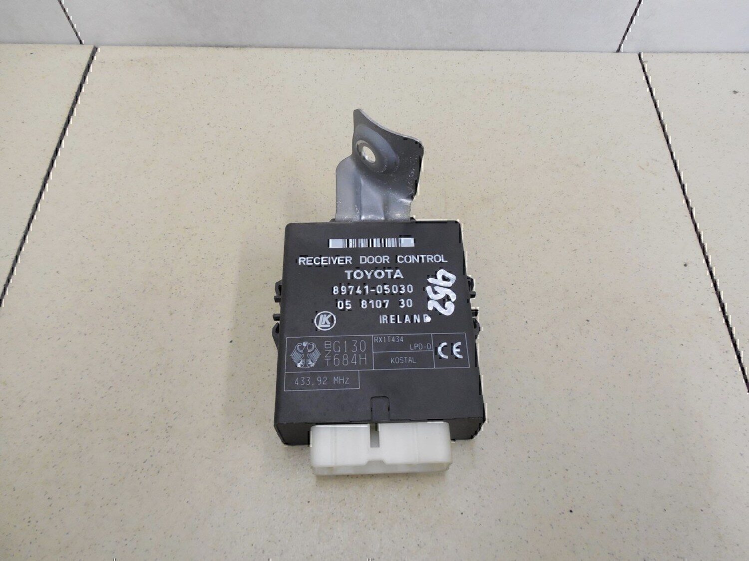 Блок электронный TOYOTA Avensis I 1997-2003