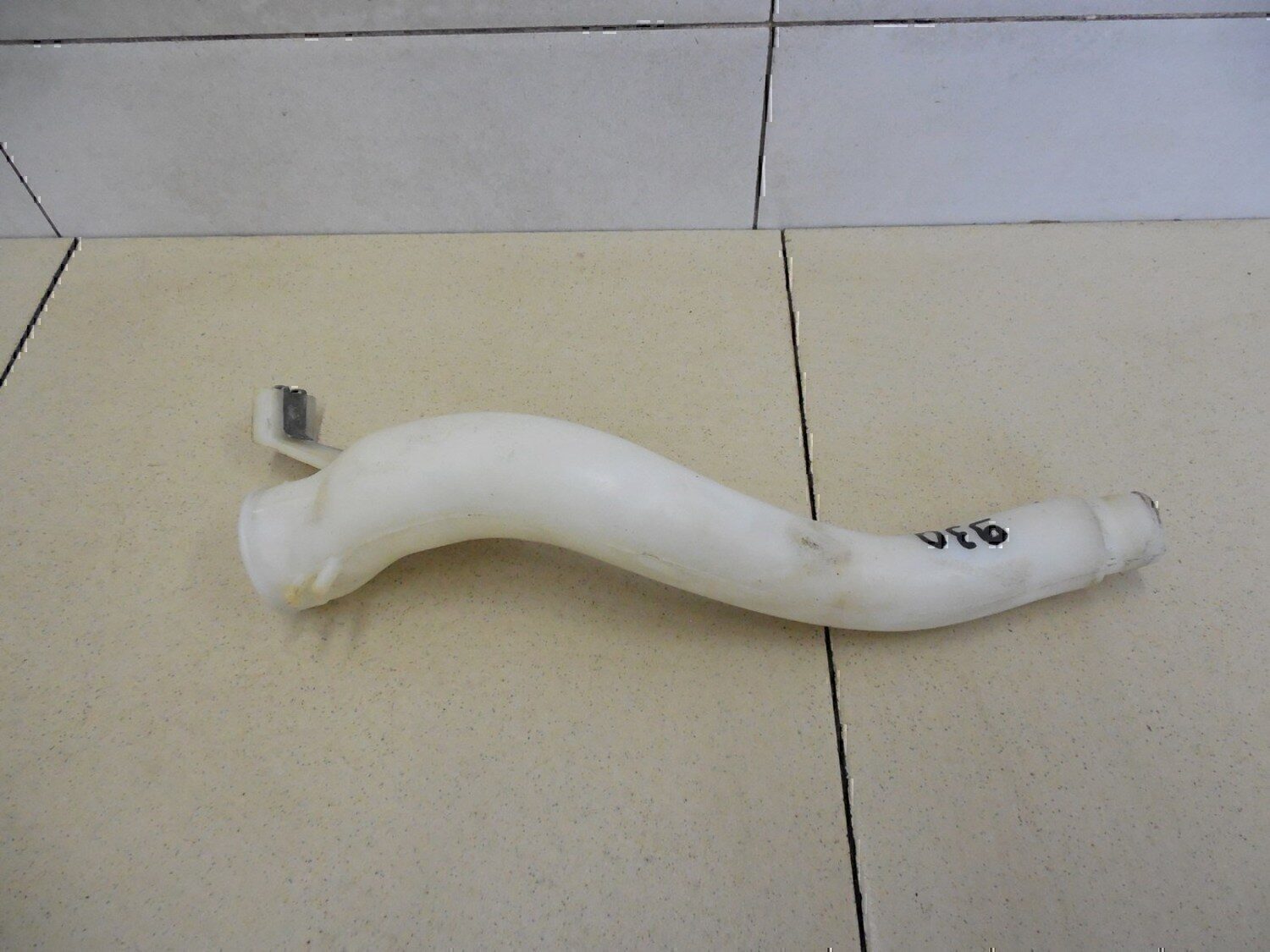 Горловина бачка омывателя VOLVO V50 2004-2012