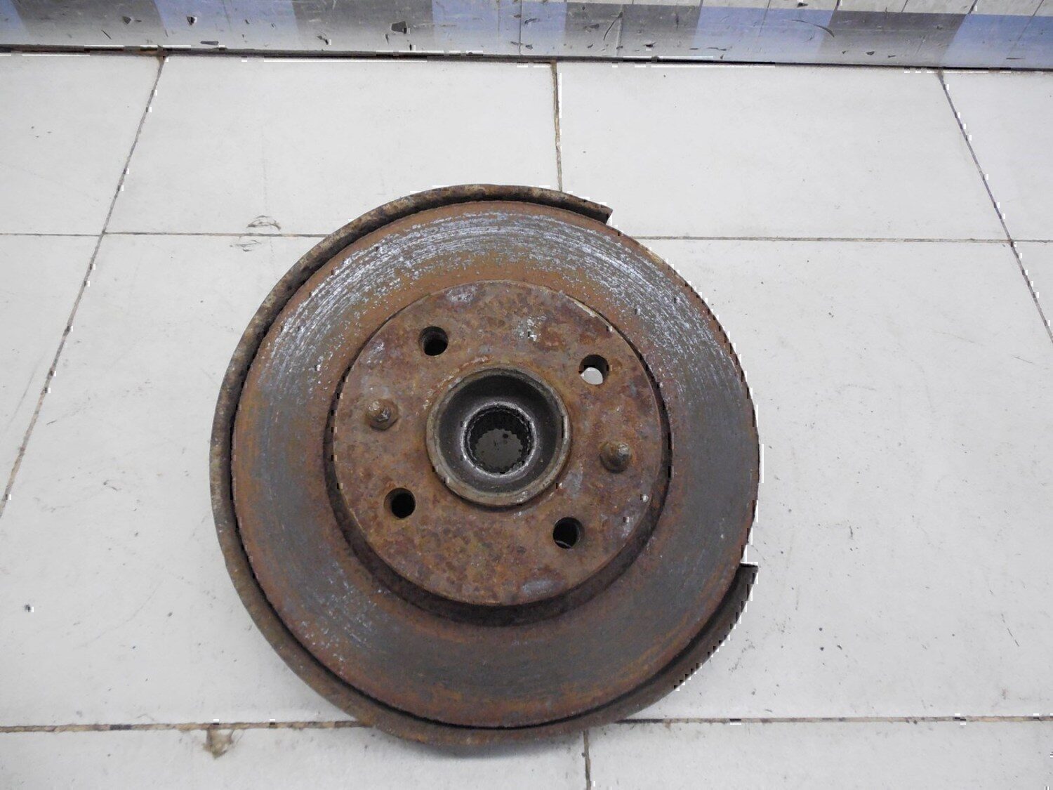 Кулак поворотный передний правый VAZ Lada 2115