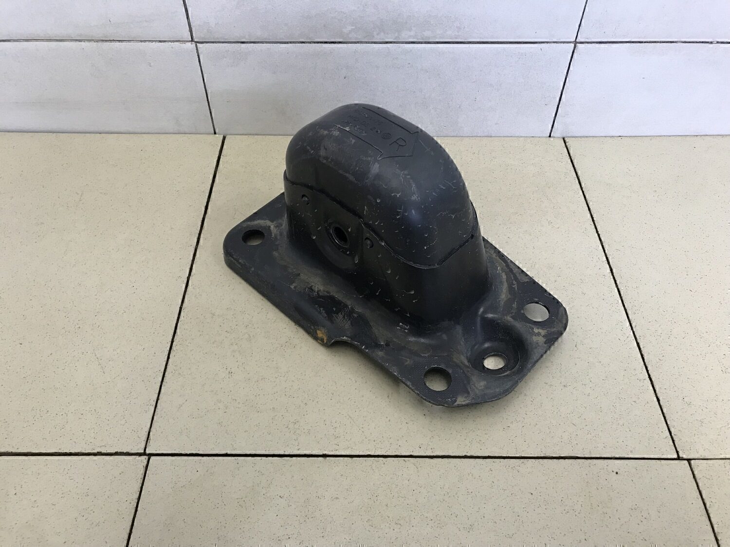 Кронштейн (п.з.к.) Audi Touran 2003-2010