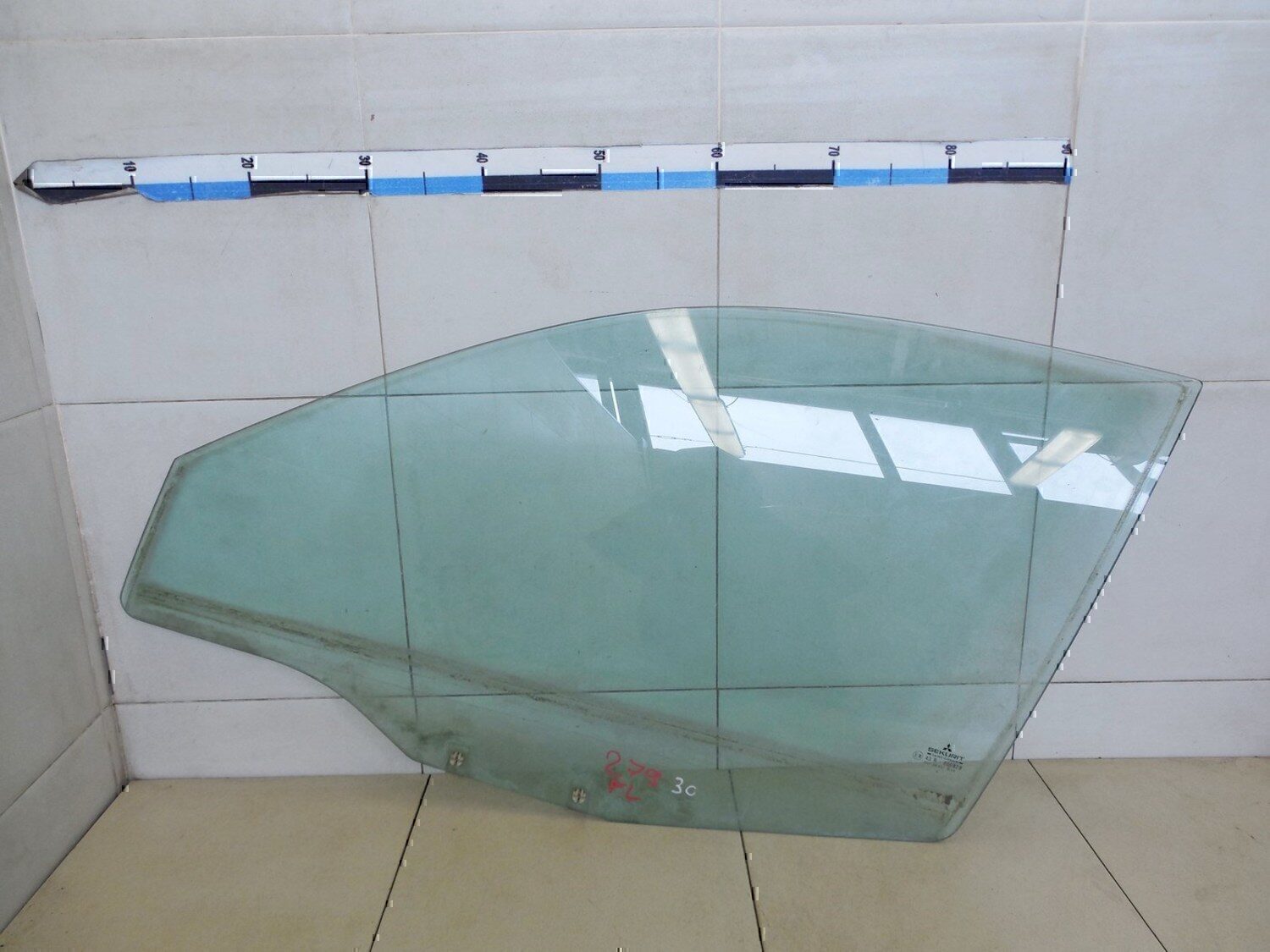 Стекло двери передней левой MITSUBISHI Carisma (DA) 1999-2003