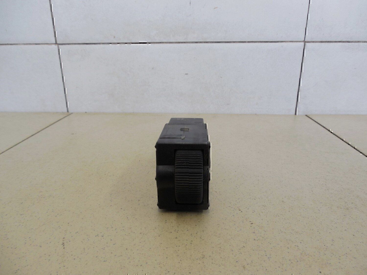 Кнопка освещения панели приборов MITSUBISHI Carisma (DA) 1999-2003