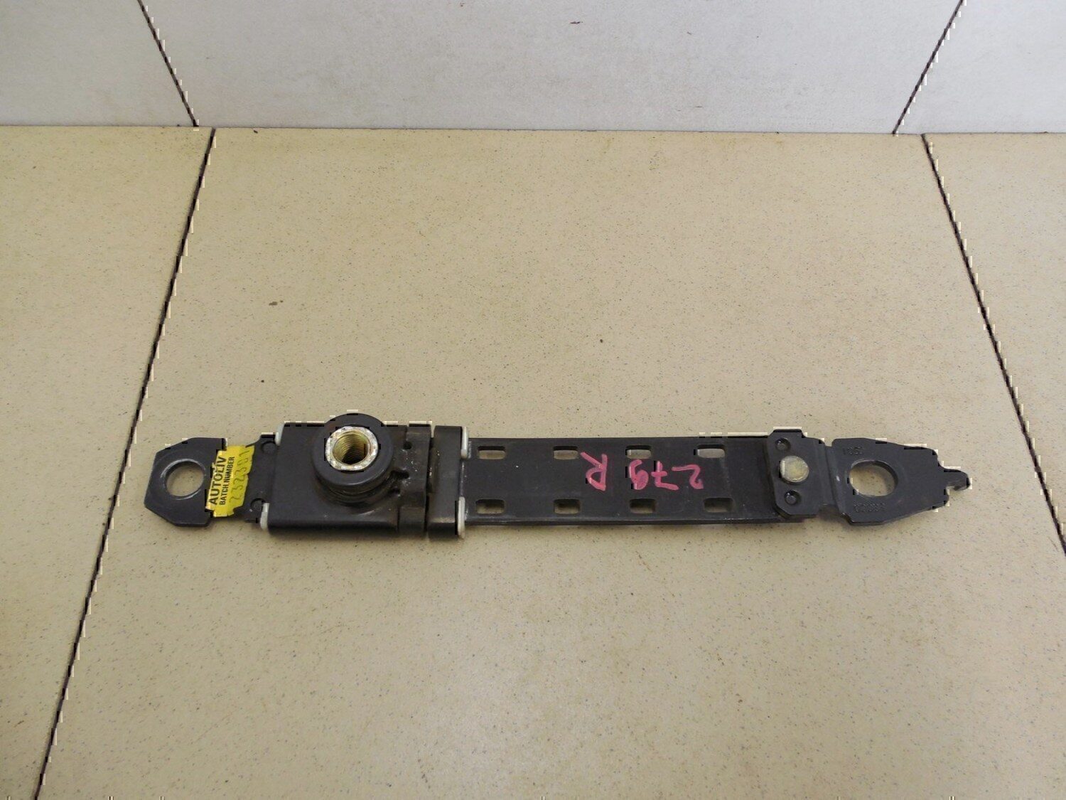 Механизм регулировки ремня безопасности MITSUBISHI Carisma (DA) 1999-2003