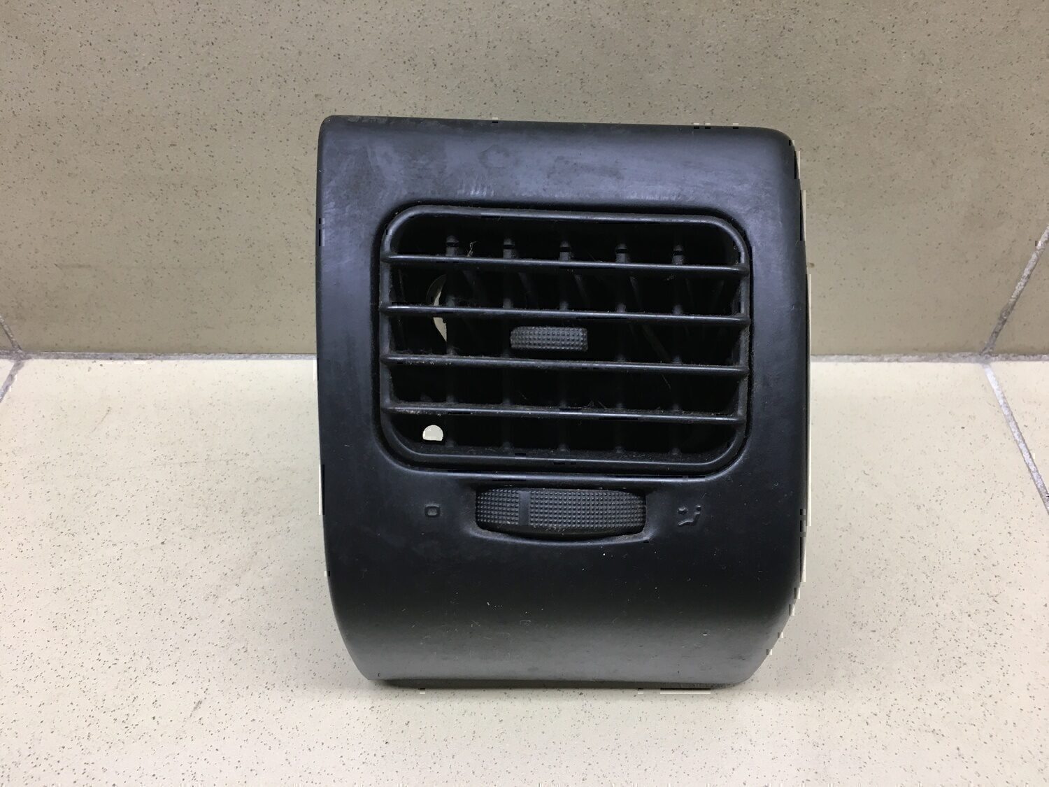 Дефлектор воздушный VW Golf III/Vento 1991-1997