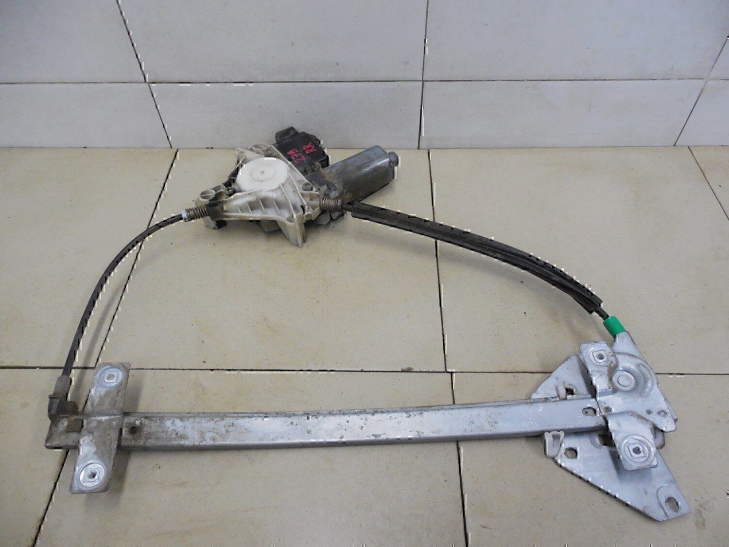 Стеклоподъемник электр. задний правый MITSUBISHI Carisma (DA) 1999-2003