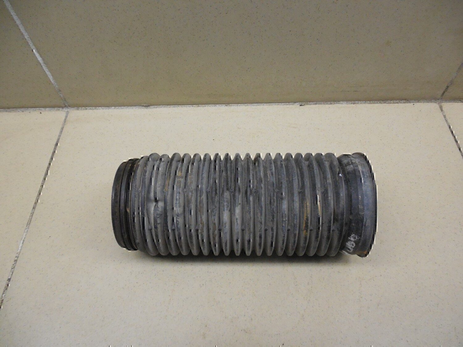 Пыльник переднего амортизатора Audi Passat [B6] 2005-2010