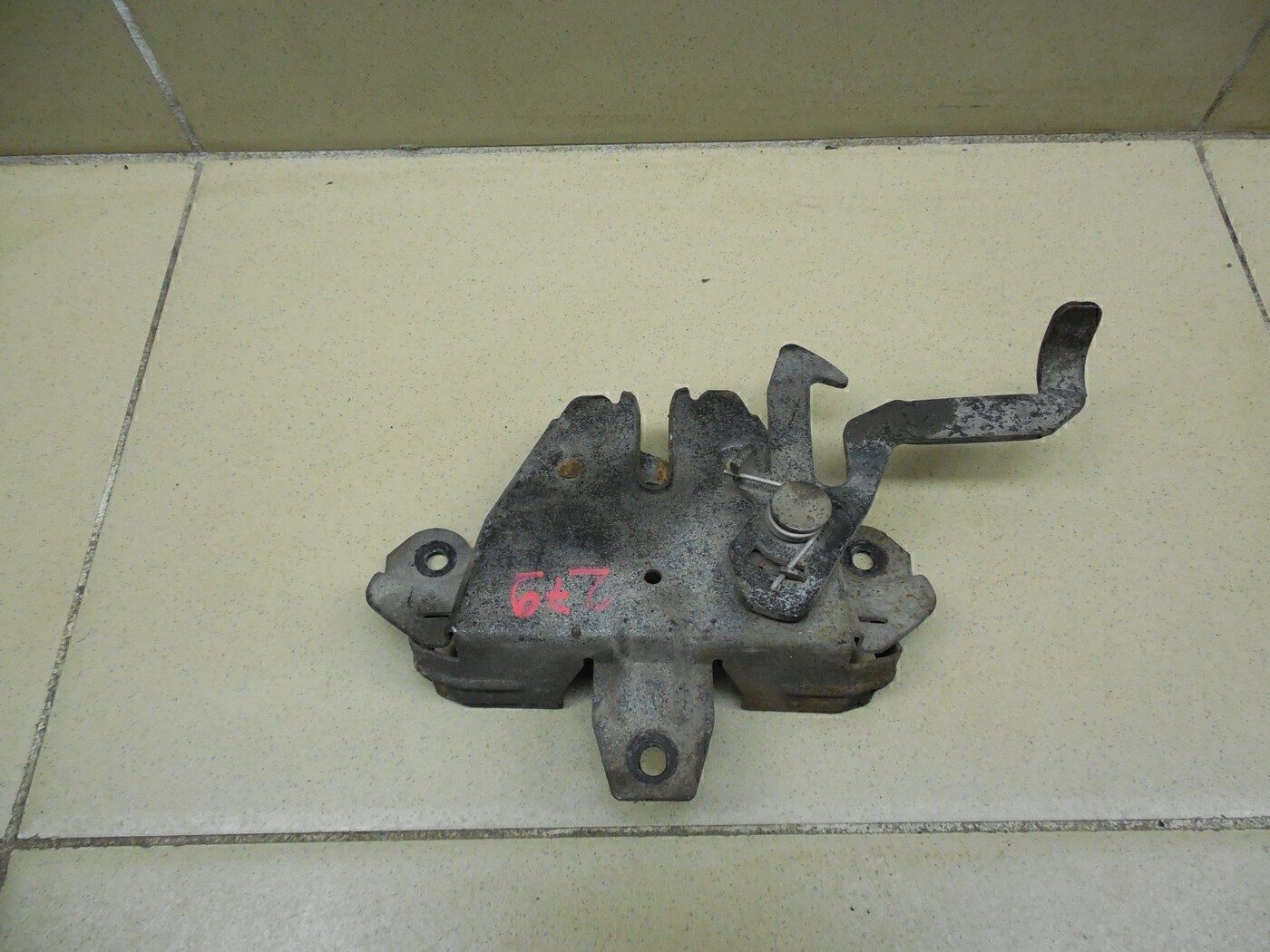 Замок капота MITSUBISHI Carisma (DA) 1999-2003