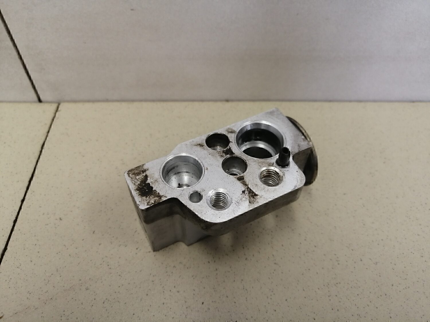 Клапан кондиционера Audi Passat [B6] 2005-2010