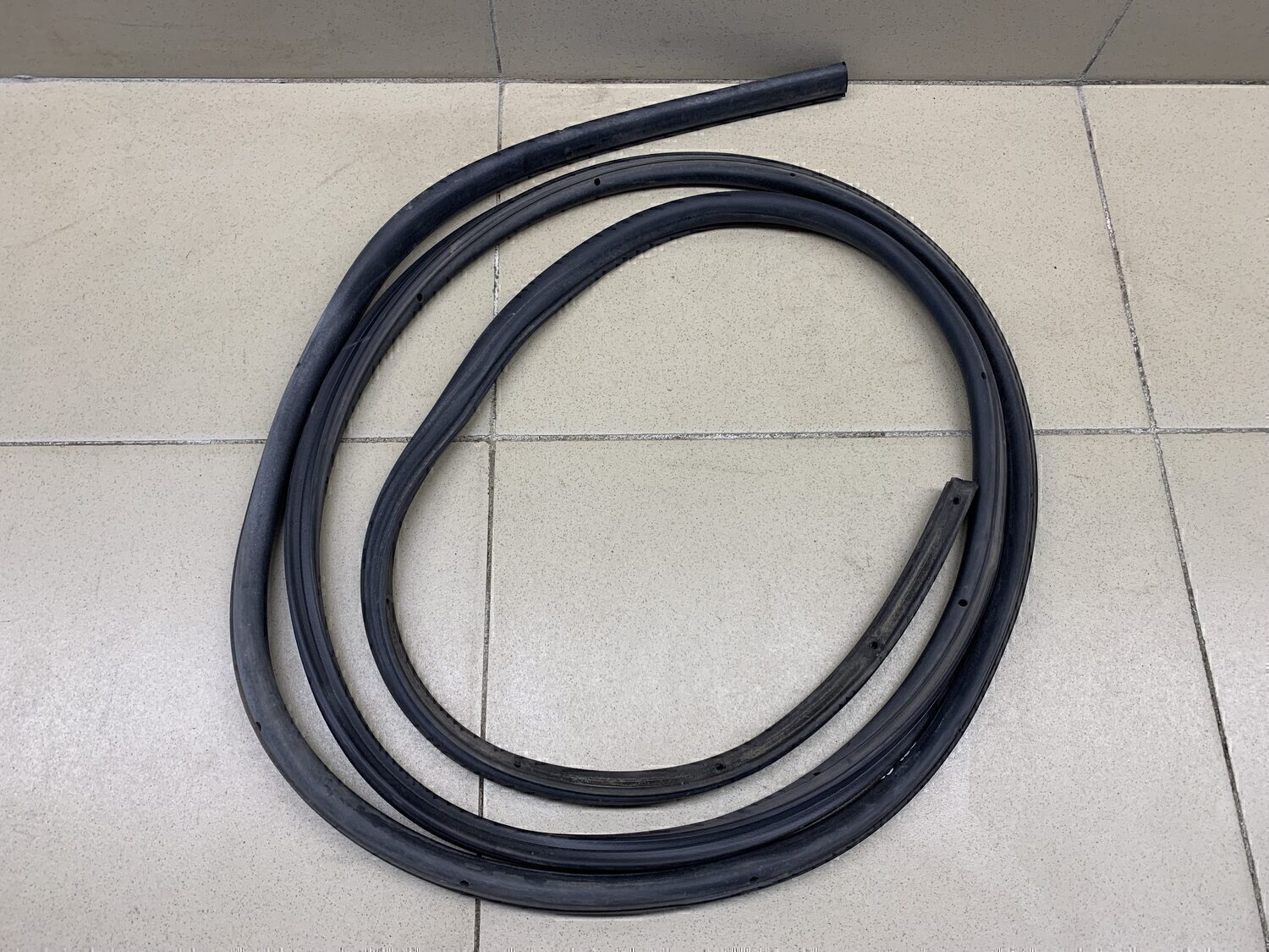 Уплотнитель (внутри) FORD Focus II 2005-2008