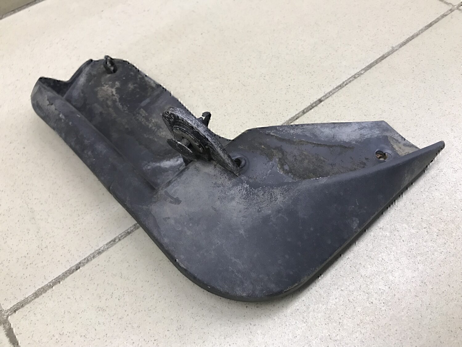 Брызговик передний правый VAZ LADA VESTA 2015>