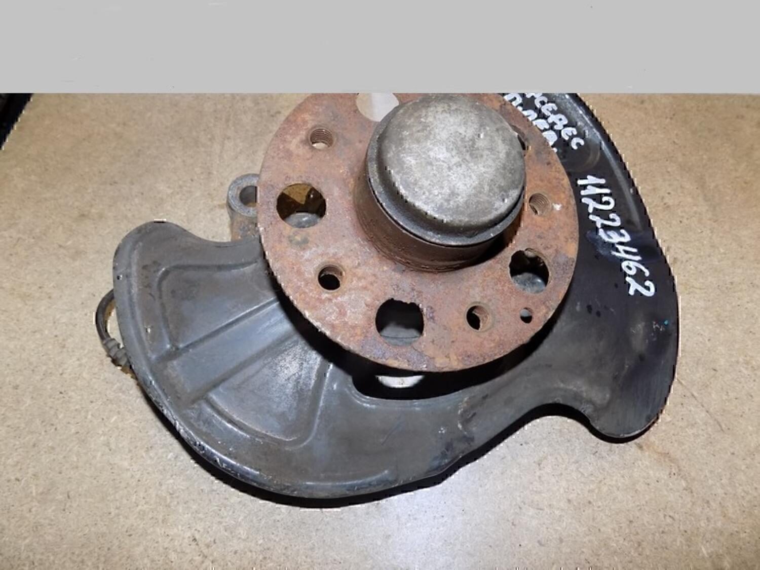 Ступица передняя MERCEDES-BENZ W203 2000-2006