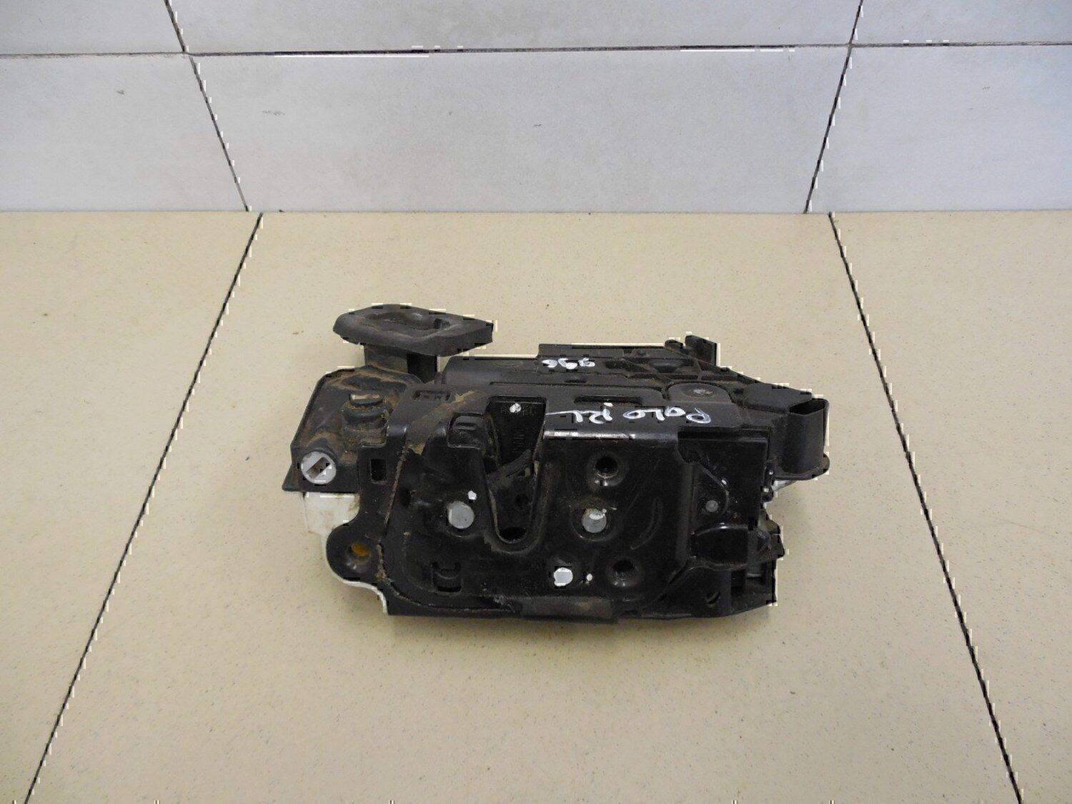 Замок двери задней левой