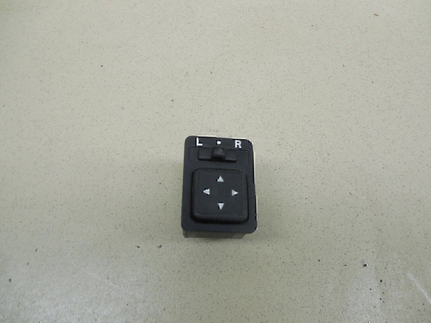 Переключатель регулировки зеркала MITSUBISHI Carisma (DA) 1999-2003