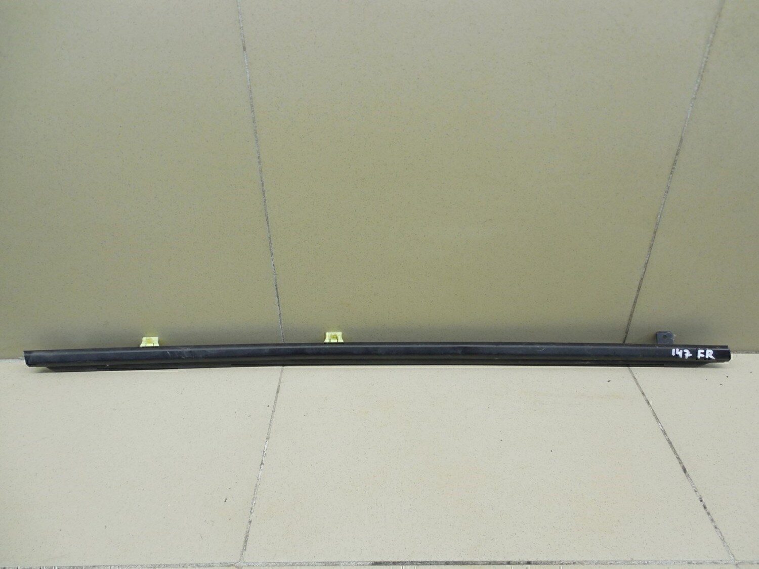 Накладка стекла переднего правого Subaru Forester (S11) 2002-2007