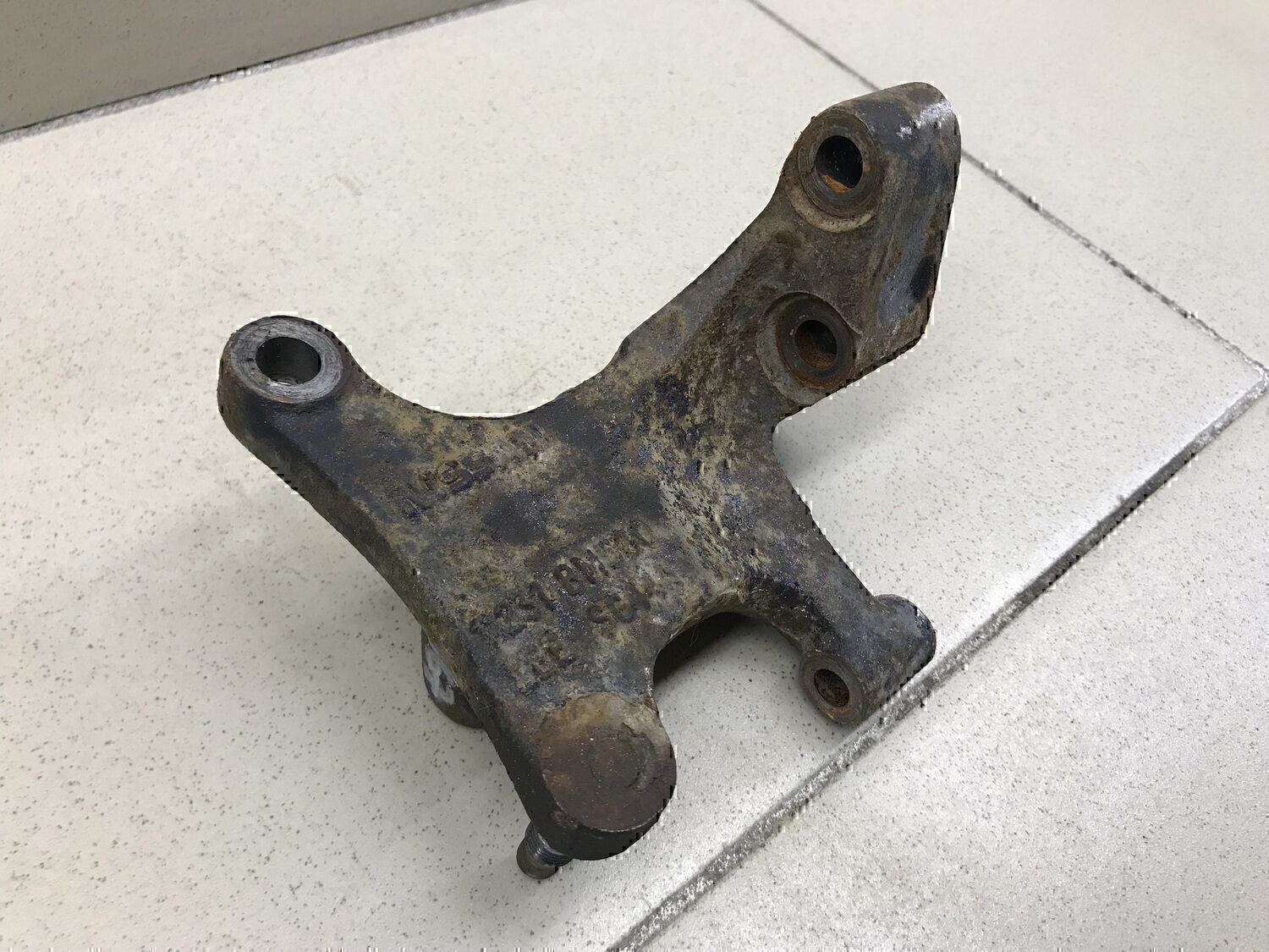 Кронштейн двигателя правый NISSAN Almera N16 2000-2006