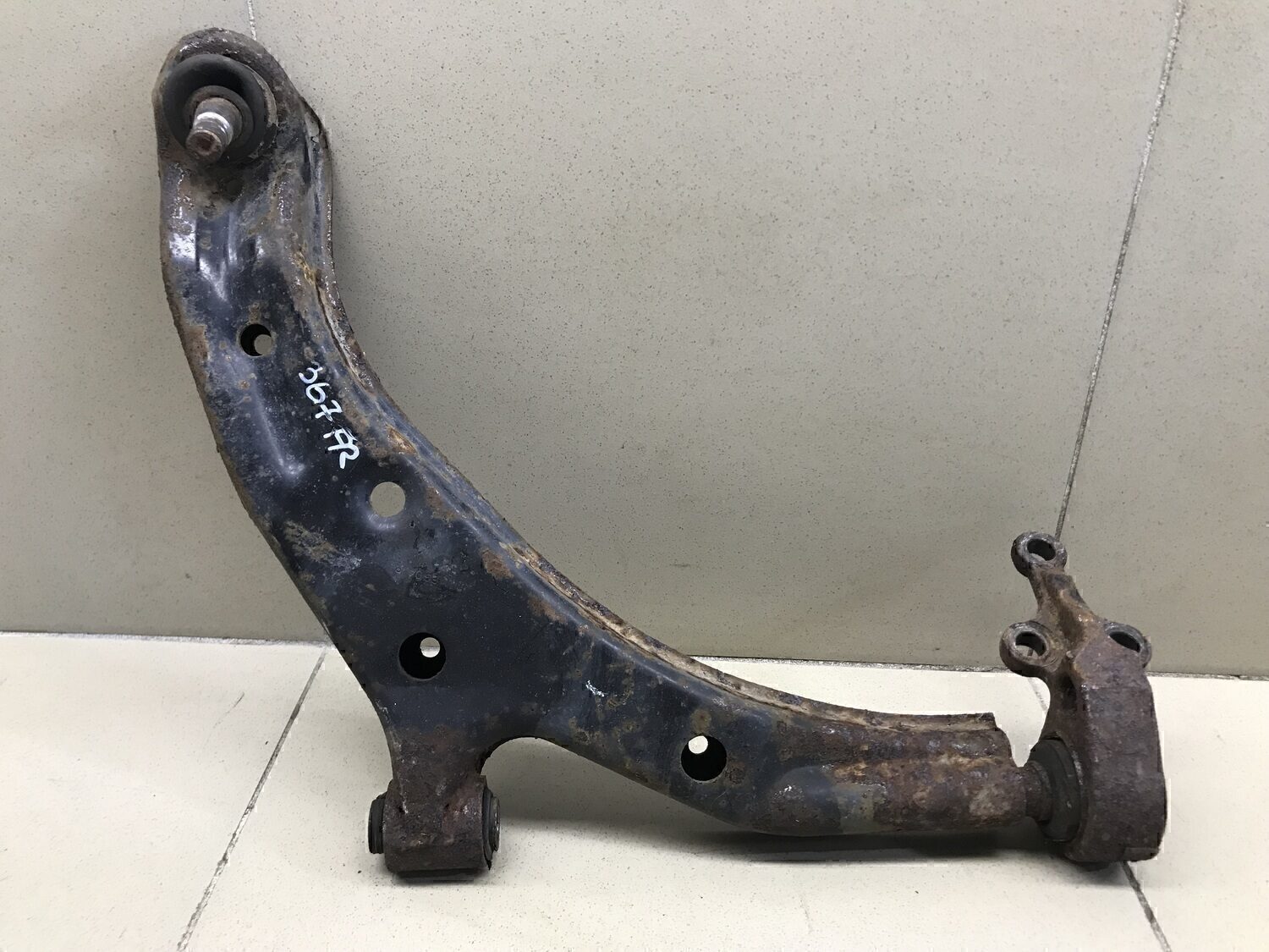 Рычаг передний правый NISSAN Almera N16 2000-2006