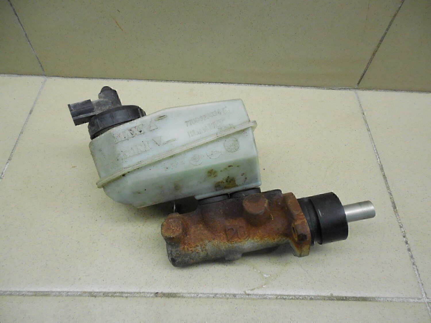 Цилиндр тормозной главный RENAULT Scenic 1996-1999