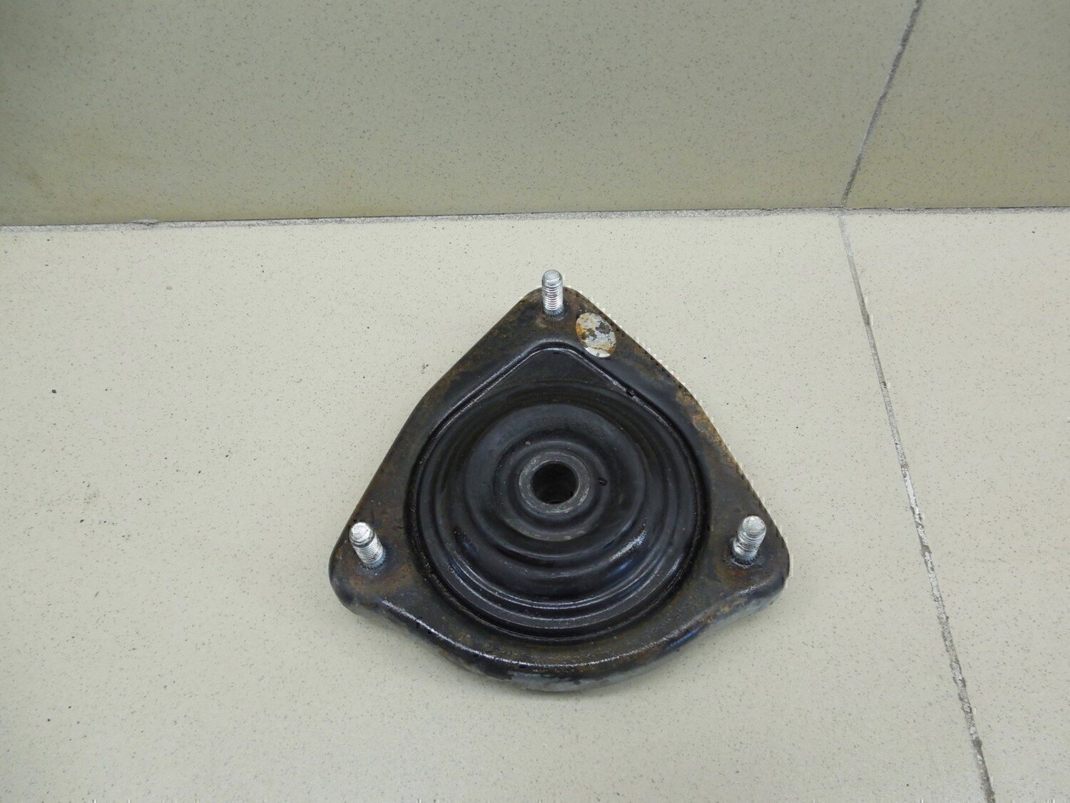 Опора переднего амортизатора VAZ Lada Granta 2011>