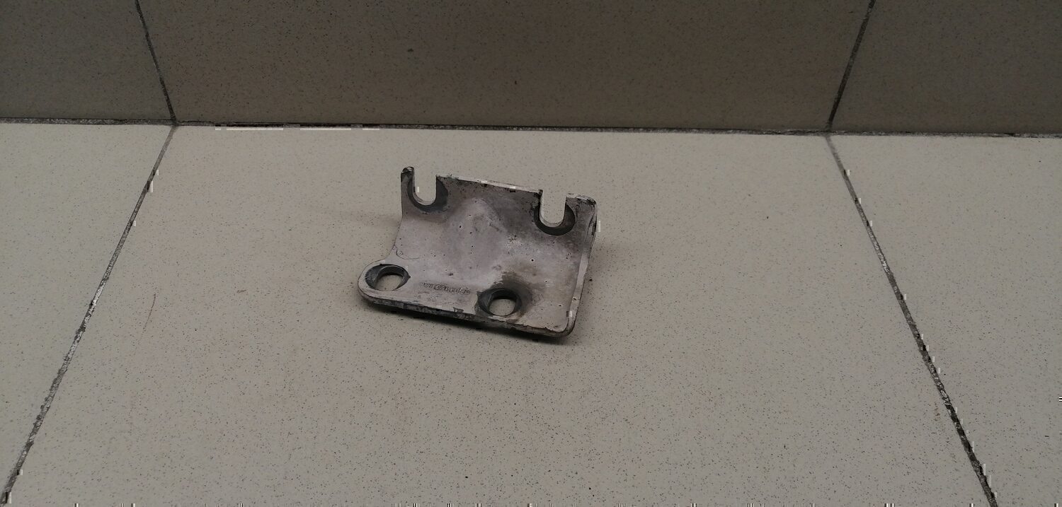 Кронштейн (сопут. товар) RENAULT Duster 2012>