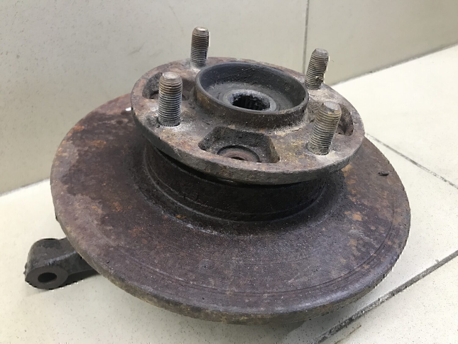 Кулак поворотный передний левый — фото 2
