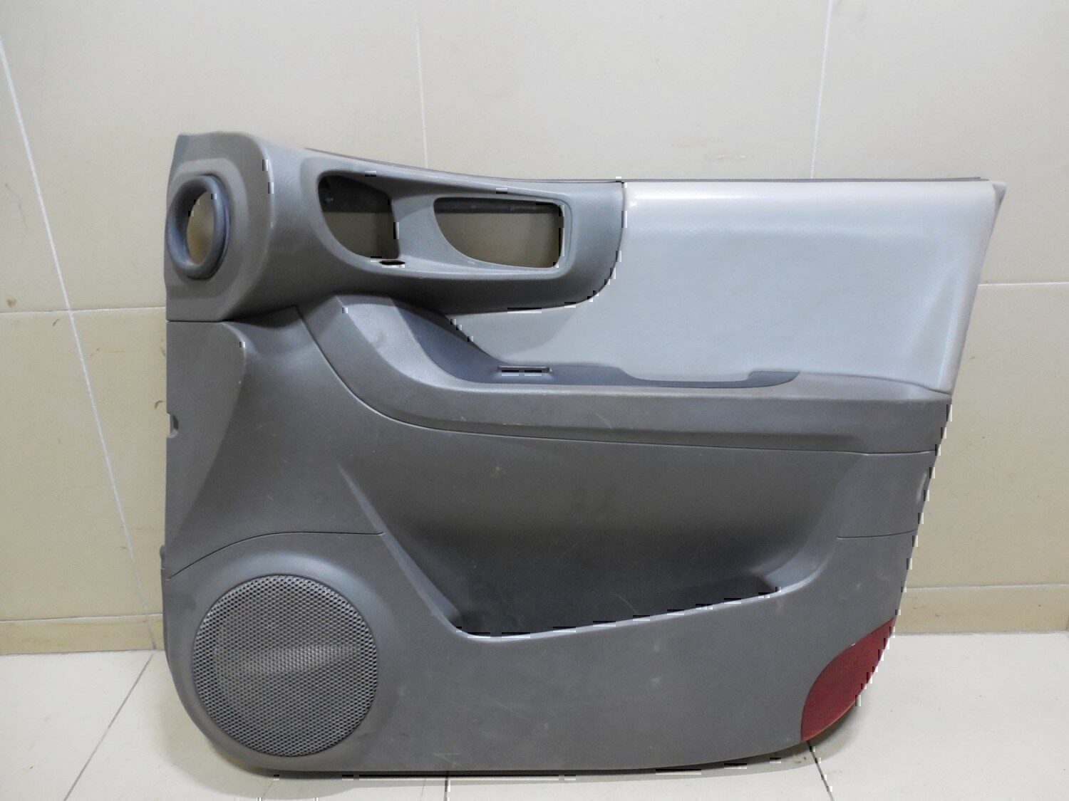 Обшивка двери передней правой HYUNDAI Santa Fe (SM)/ Santa Fe Classic 2000-2012