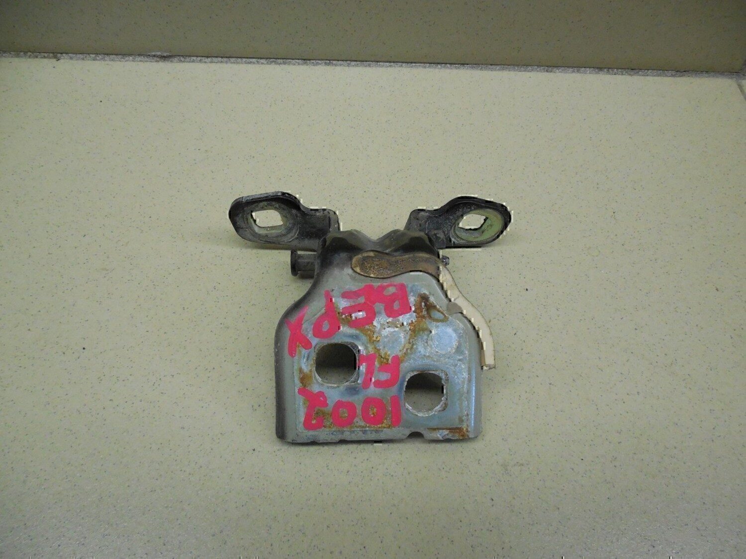 Петля двери RENAULT Duster 2012>