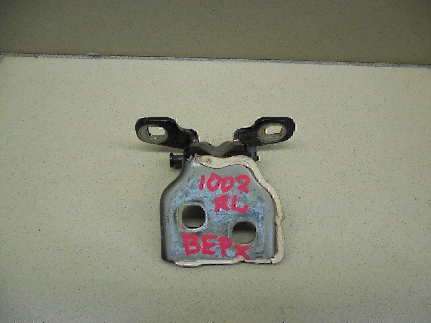 Петля двери RENAULT Duster 2012>