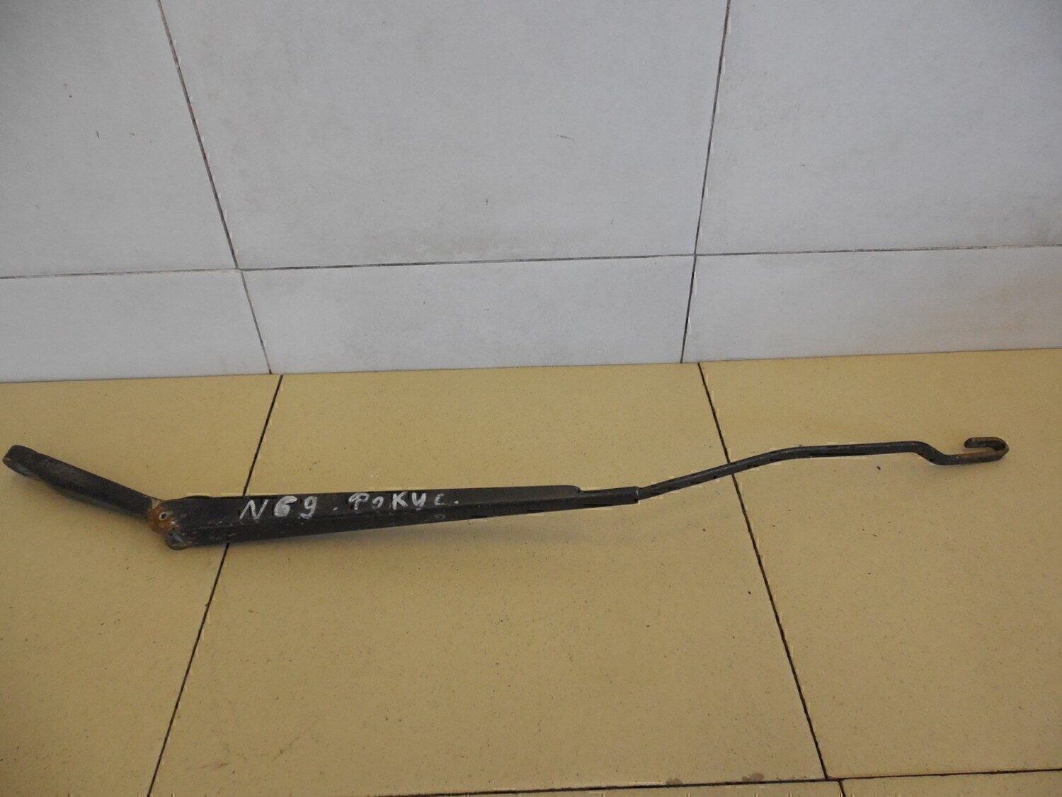 Поводок стеклоочистителя передний правый FORD Focus I 1998-2004